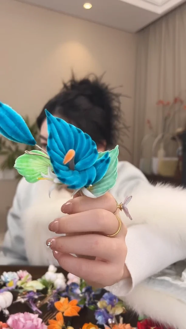 刺绣芭蕉胖绒边夹