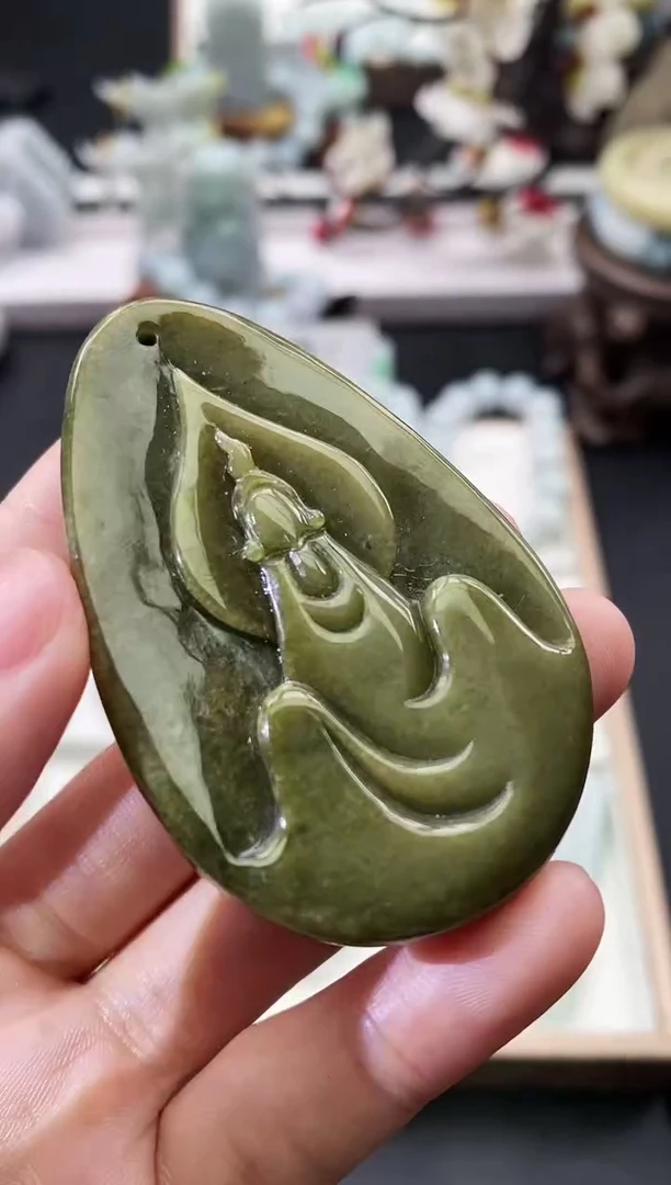 翡翠未镶嵌颈饰天然缅甸A货翡翠