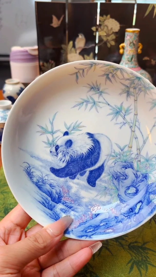 手绘青花斗彩熊猫壶承