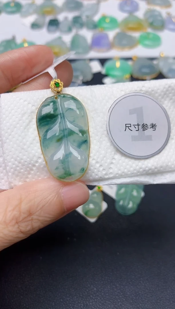 翡翠18K金镶嵌颈饰天然缅甸A货翡翠