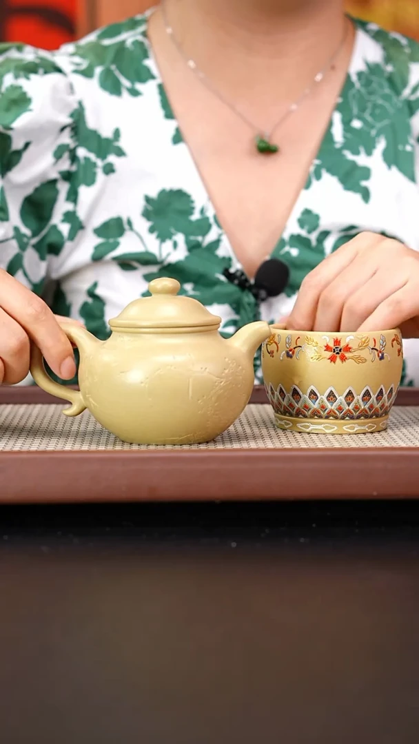 茶壶紫砂本山绿莲子刻绘