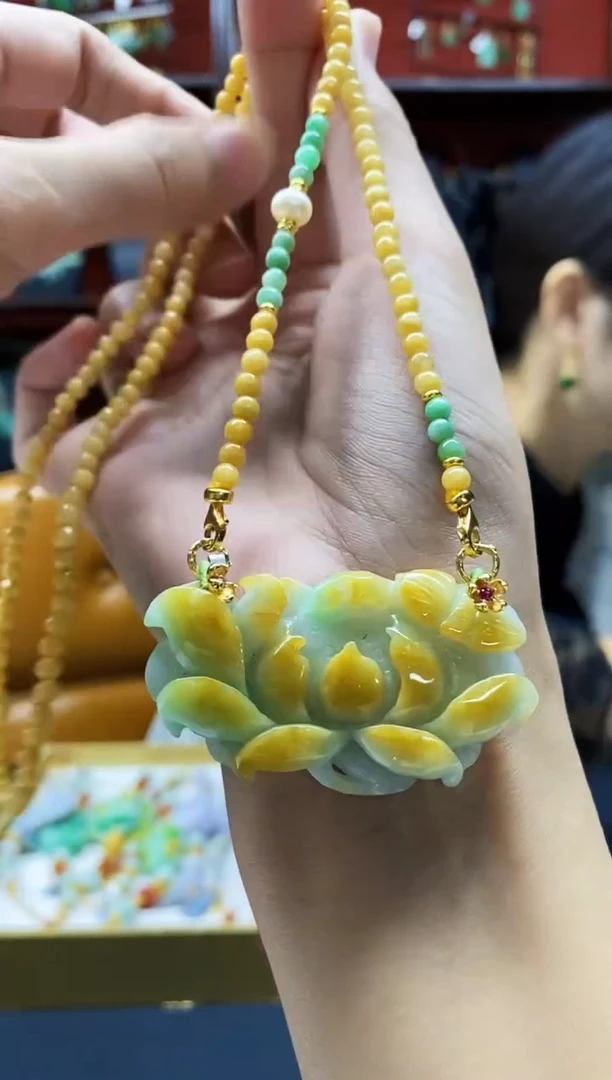 颈饰未镶嵌翡翠吊坠