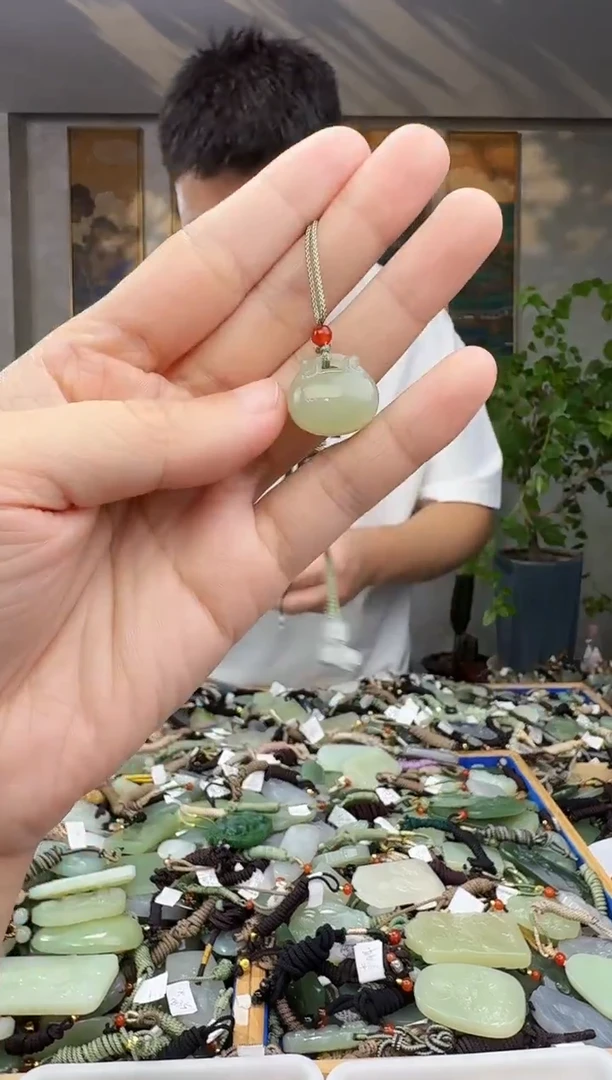 未镶嵌和田玉挂件拍一发一
