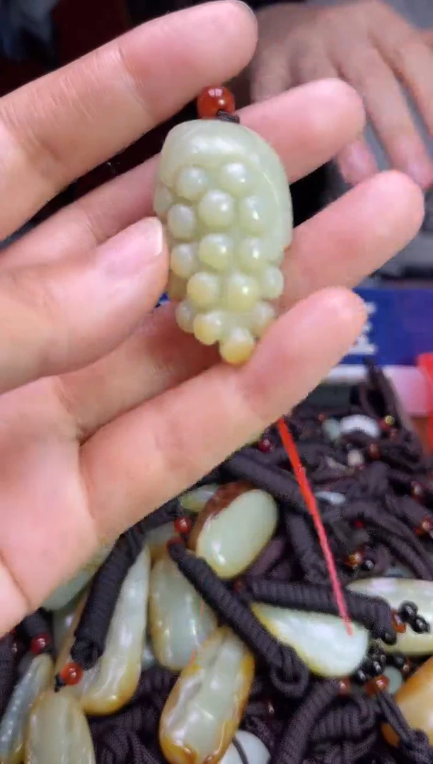 未镶嵌和田玉挂件1