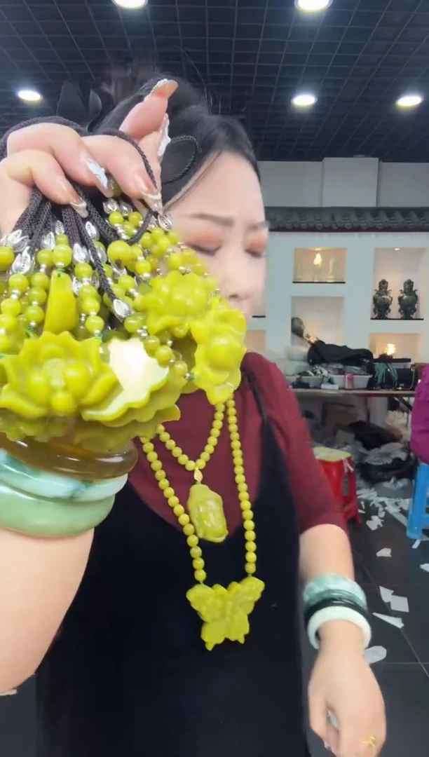 【闪购商品】岫玉颈饰未镶嵌黄金玉小荷花