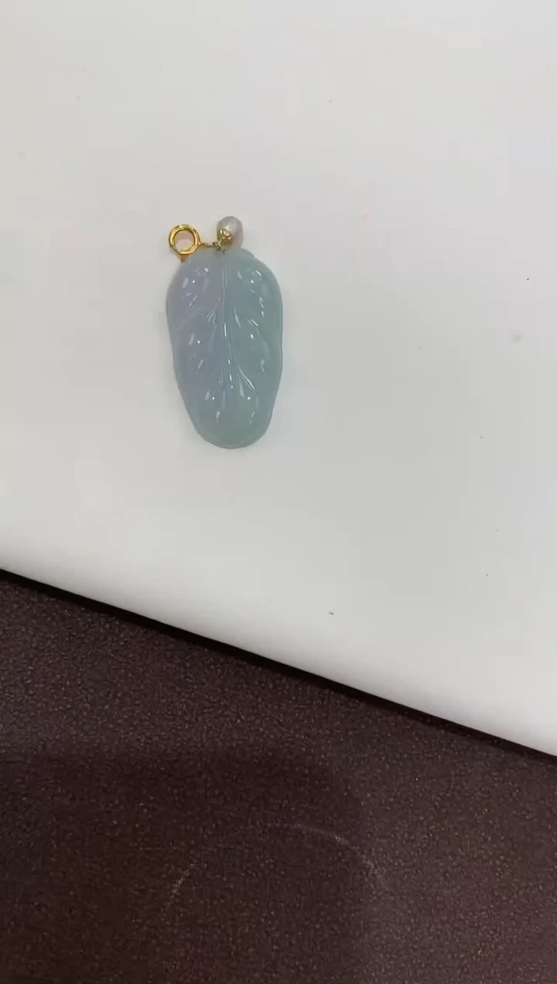 翡翠18K金镶嵌吊坠(赠链)天然缅甸a货翡翠(多样性发其一