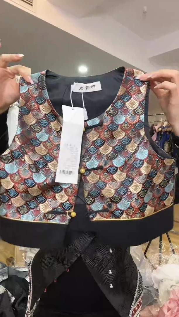 马甲 M码       90-105斤