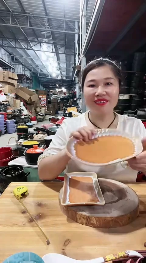 3299瑕疵盘子一个。。