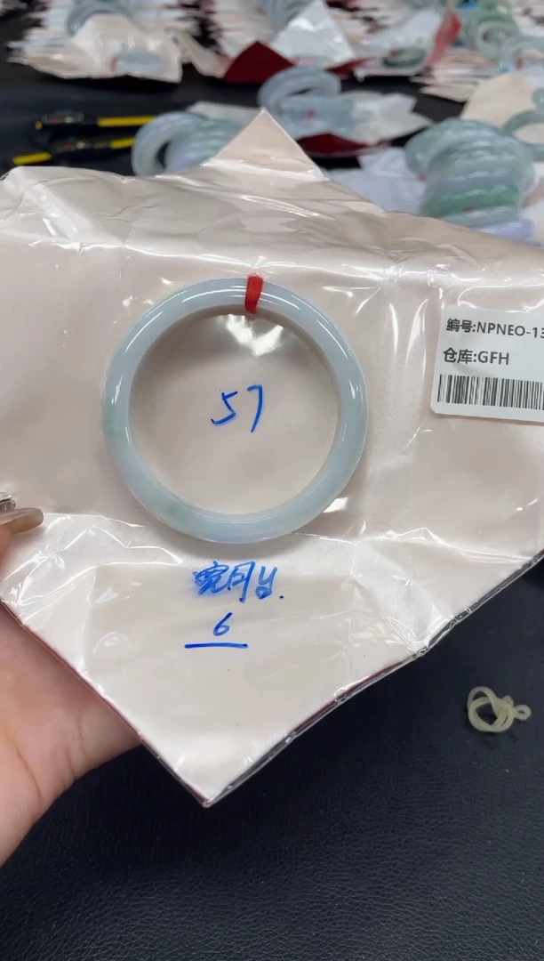 未镶嵌手镯翡翠翡翠手镯