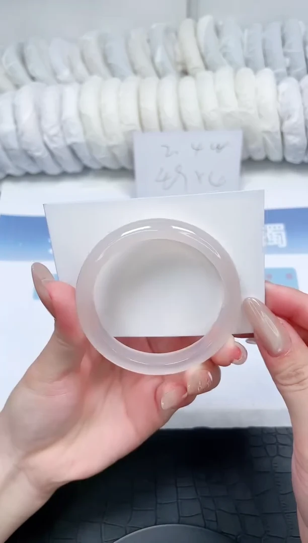 【闪购商品】石英质玉手镯未镶嵌T198-55.6