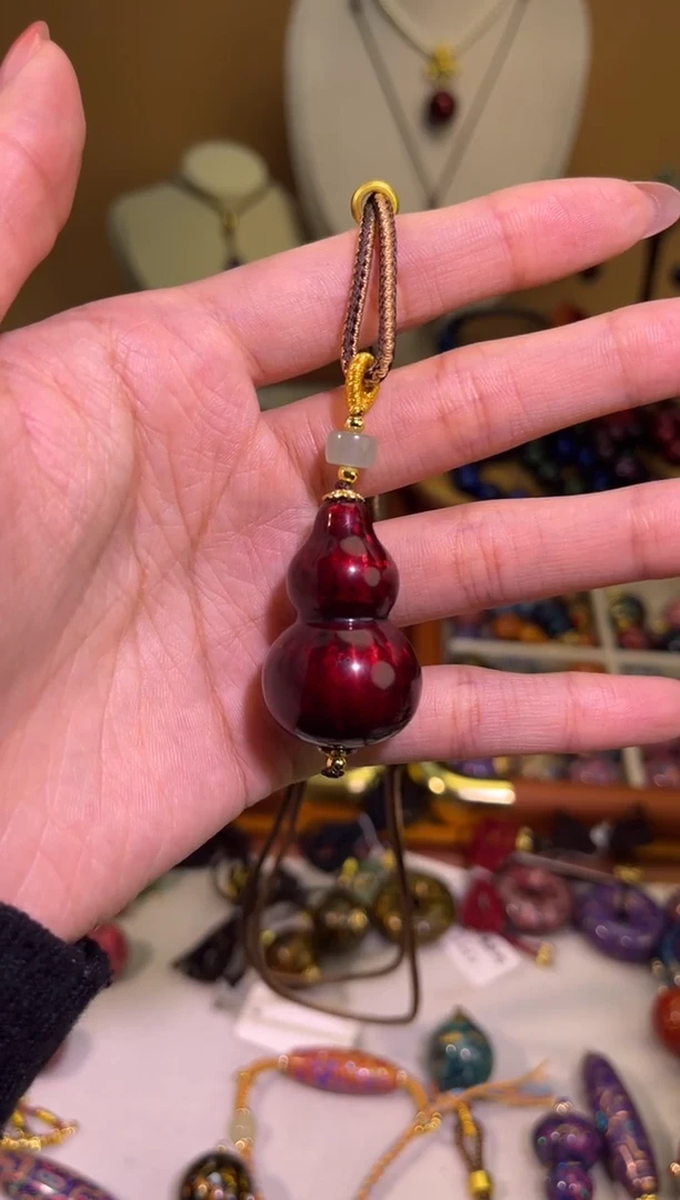 榕城大漆赤宝砂葫芦珠吊坠
