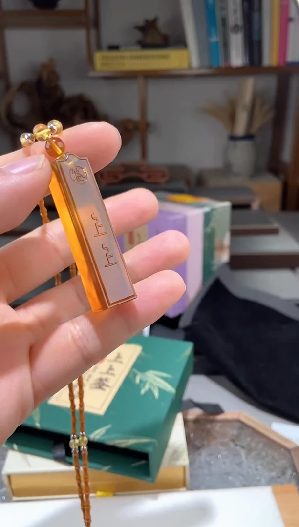 琥珀颈饰未镶嵌金棕珀上上签