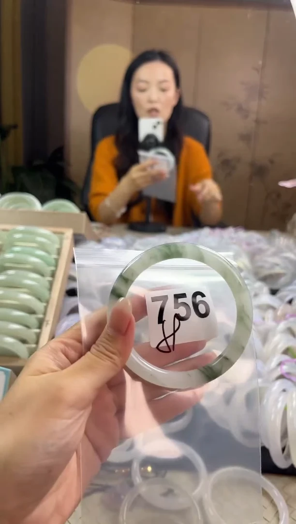 手镯玛瑙/玉髓未镶嵌天山翠默认微抠756