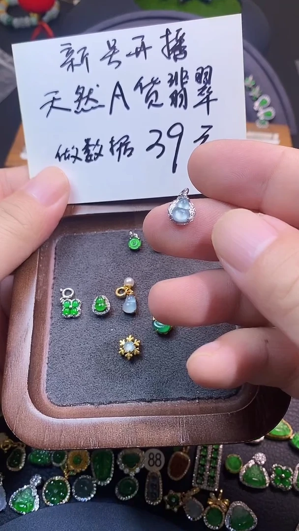 颈饰银S925镶嵌翡翠孟****岁1