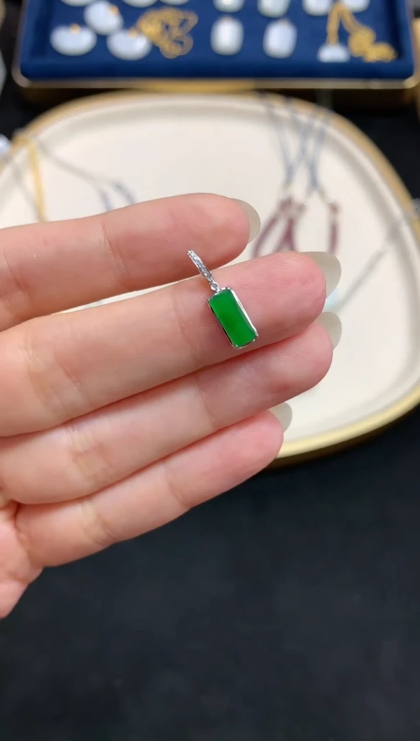 【闪购商品】翡翠吊坠(不含链)18K金镶嵌W422|1380