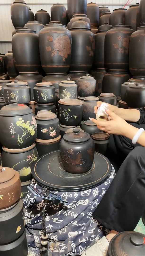 壶瑕疵茶叶罐 冬瓜荷花 284