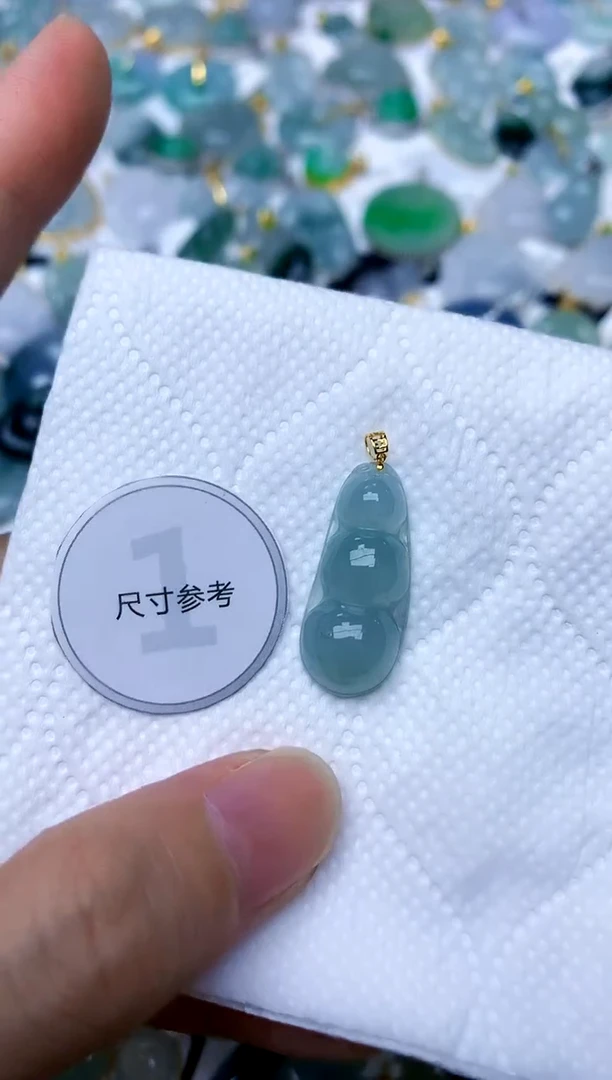 颈饰18K金镶嵌翡翠天然A货翡翠