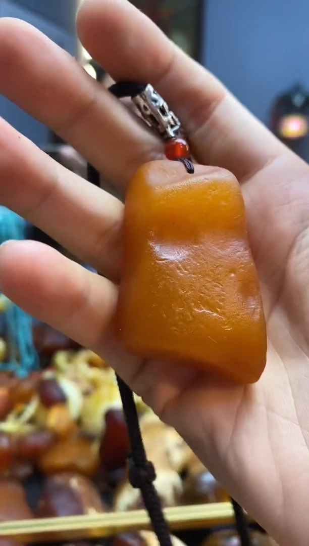 未镶嵌颈饰琥珀吊坠