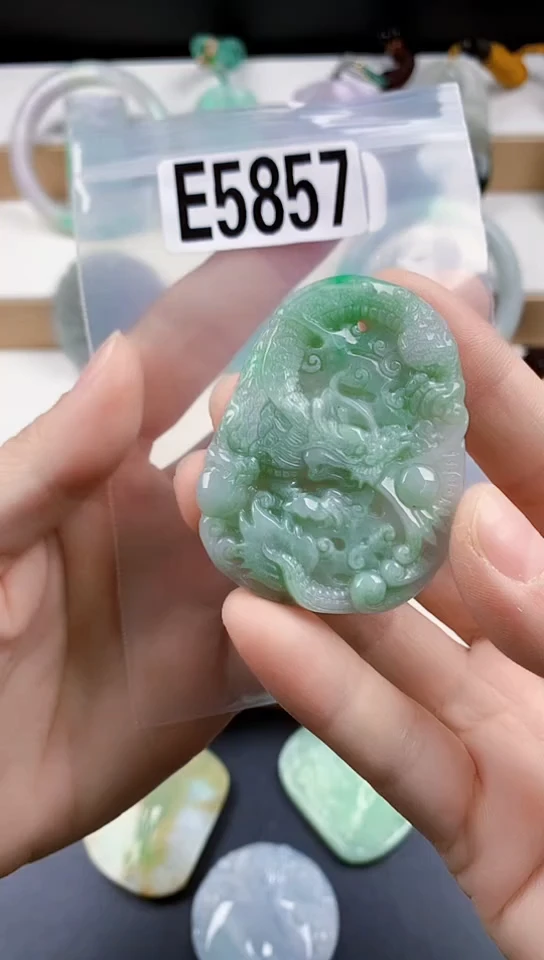 颈饰未镶嵌翡翠天然翡翠吊坠挂件