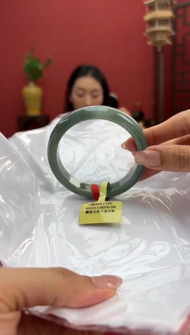 翡翠手镯未镶嵌30手镯