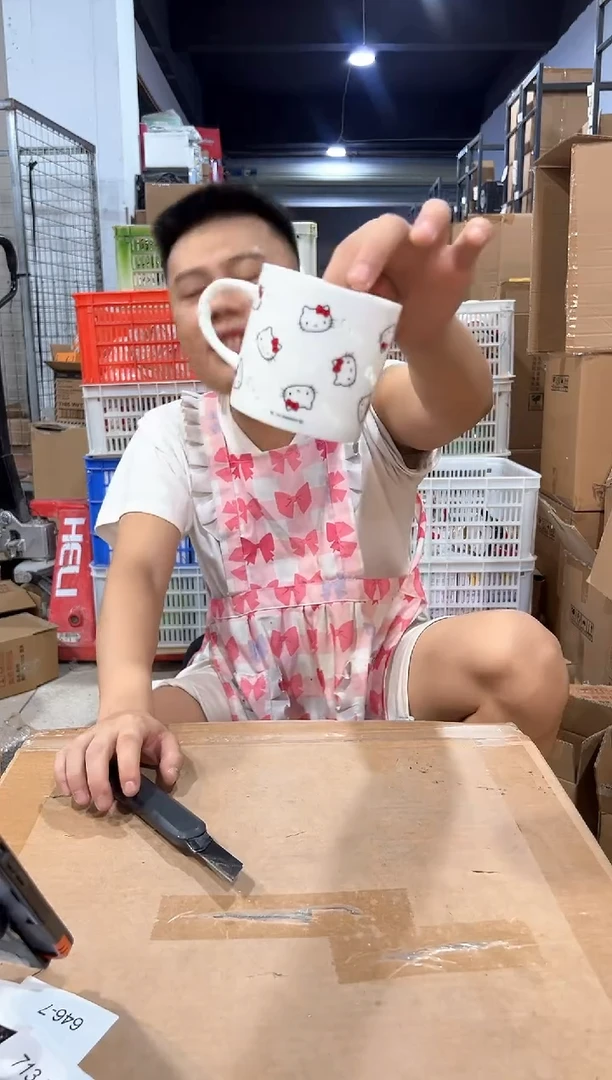 瓷片白色kt猫满印镂空咖啡杯