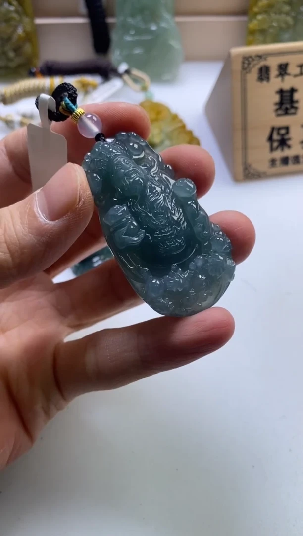 颈饰未镶嵌翡翠