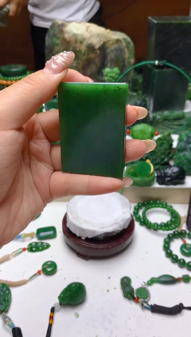 未镶嵌和田玉（碧玉）珠宝半成品1