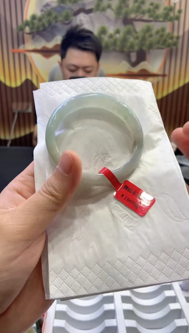 翡翠手镯未镶嵌多人05182