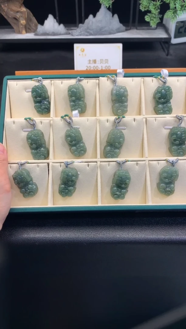翡翠摆件未镶嵌FC292 翡翠大貔貅 多样性发其一