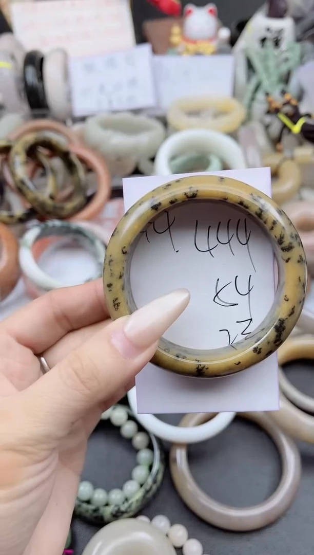 未镶嵌手镯石英质玉444