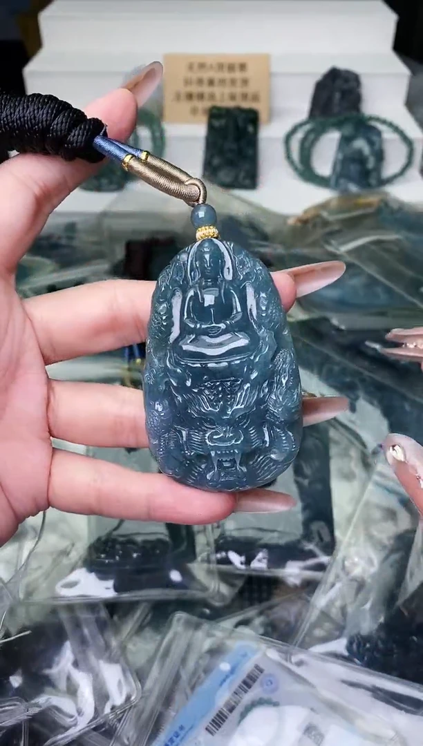 颈饰未镶嵌翡翠