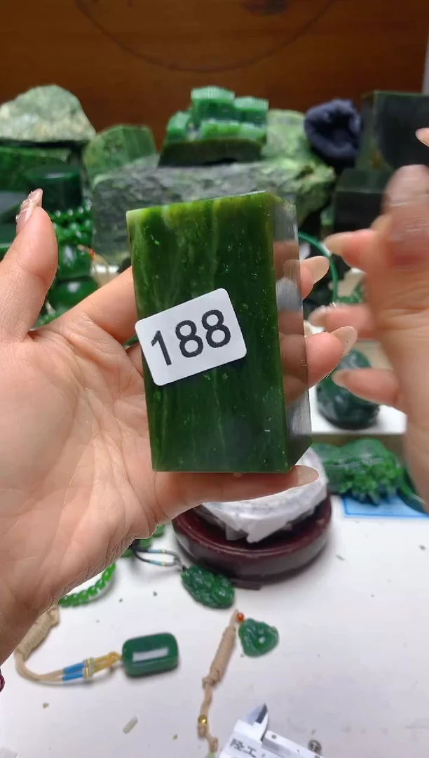 未镶嵌和田玉（碧玉）珠宝半成品有暇
