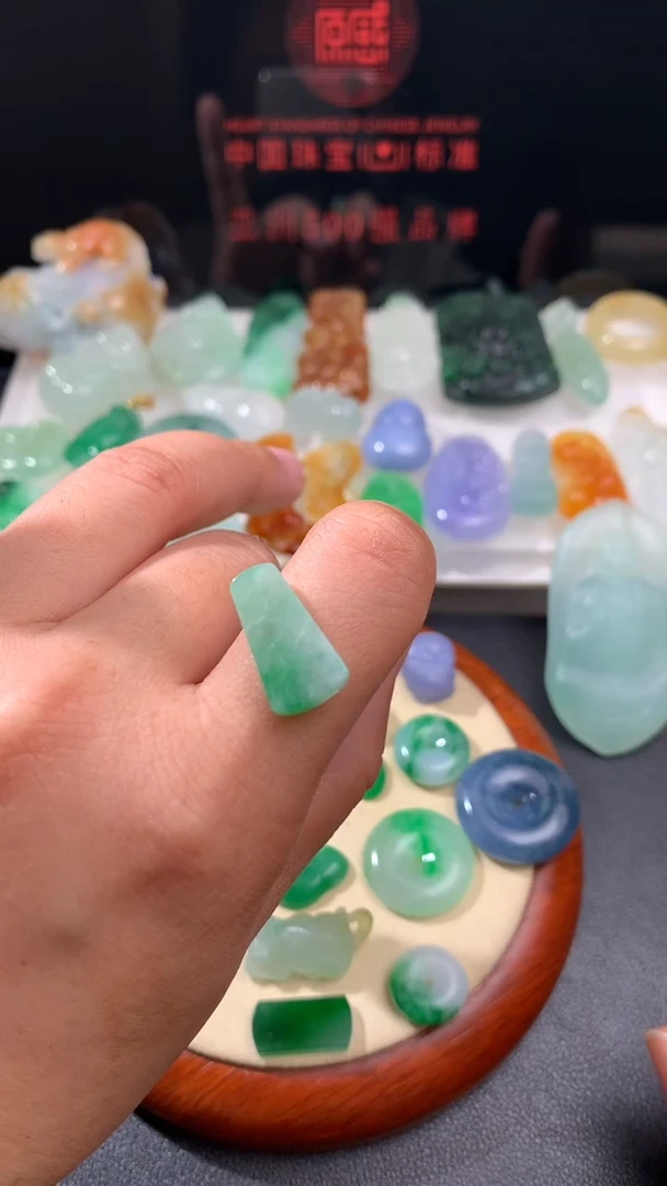 未镶嵌定制翡翠念*晶