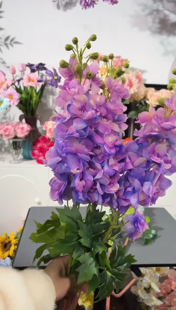 3枝紫色手感保湿大飞燕