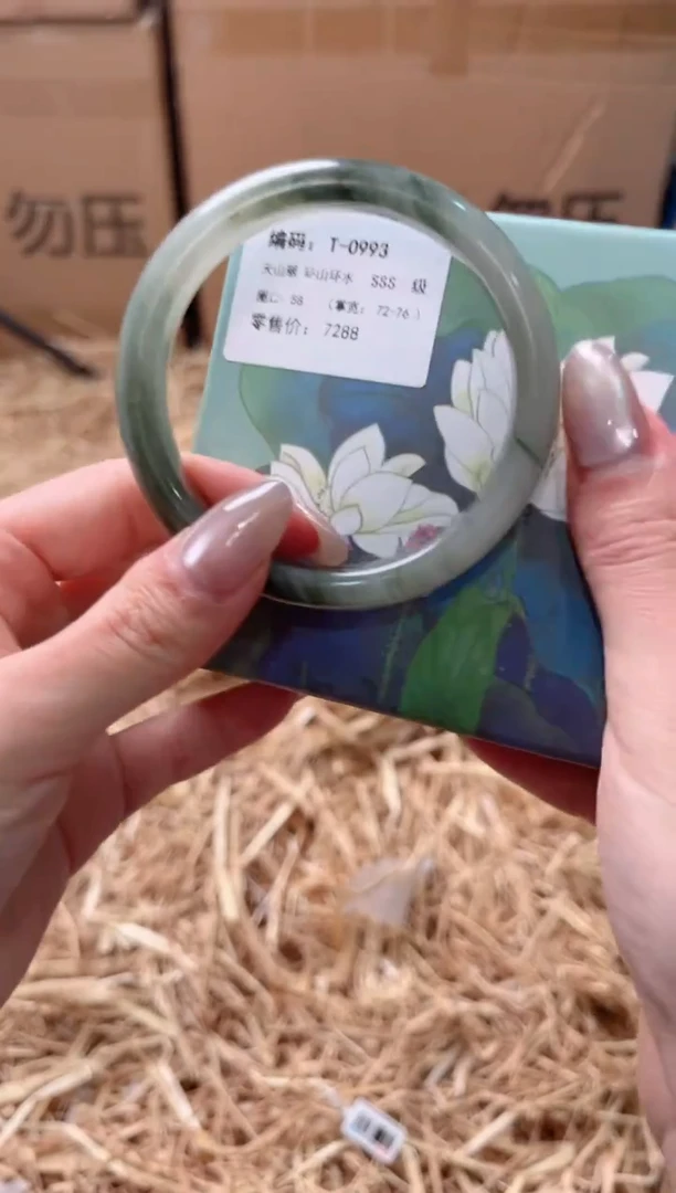 未镶嵌手镯石英质玉T-0993