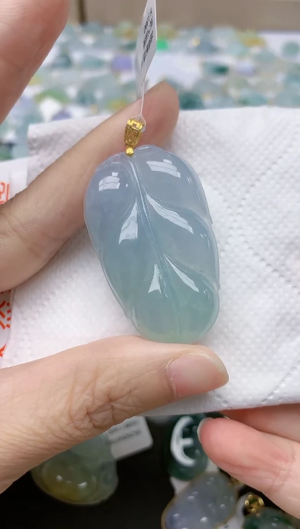 翡翠18K金镶嵌颈饰天然缅甸A货翡翠