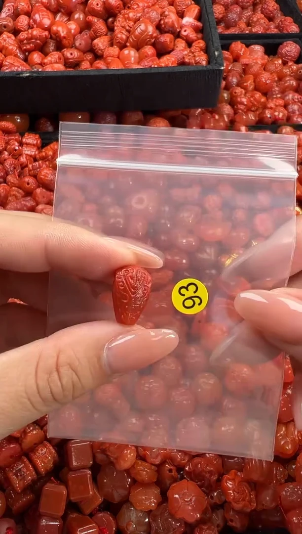 南红玛瑙未镶嵌颈饰1