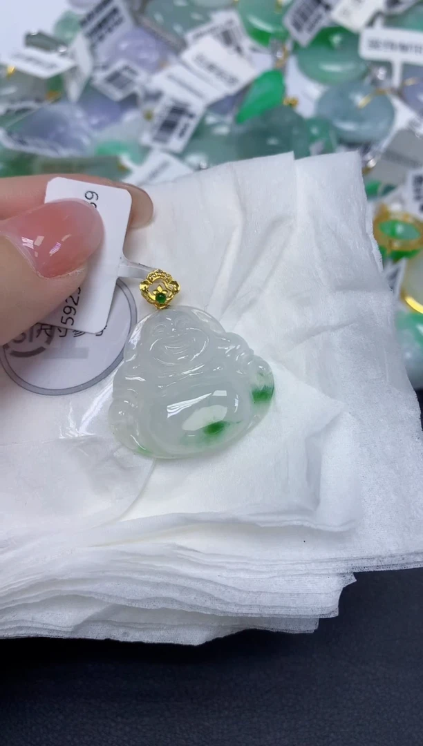 颈饰18K金镶嵌翡翠天然缅甸翡翠A货多样性发一件