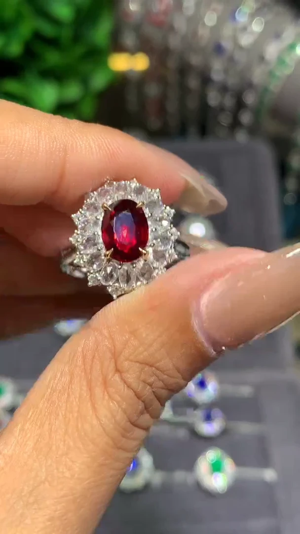 18K金镶嵌戒指红宝石2.01CT