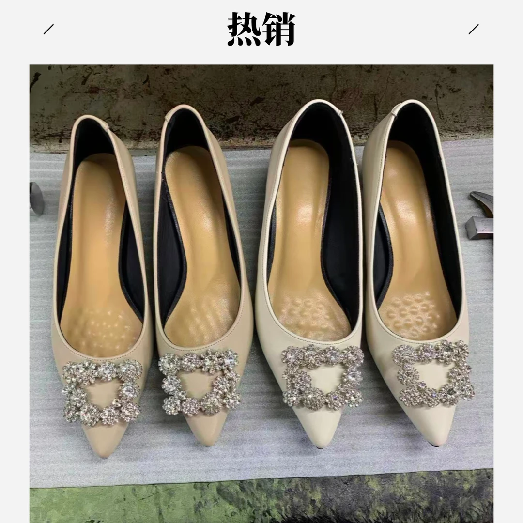 真皮尖头一脚蹬闭合方式方根高跟鞋女士低跟春季时尚粗跟方扣细跟