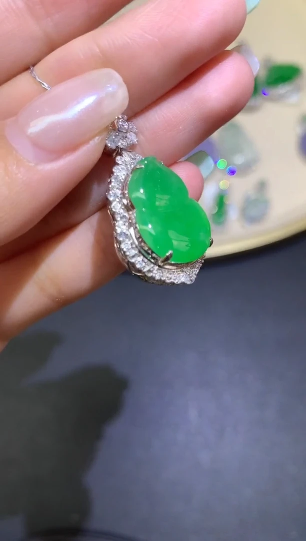 吊坠(不含链)18K金镶嵌翡翠吊坠A543|28000