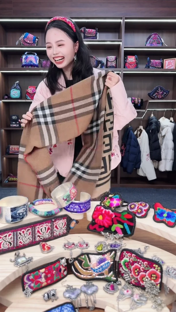 织绣A140蒙阿苏苗绣传承店