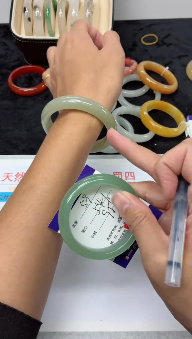 未镶嵌手镯石英质玉59