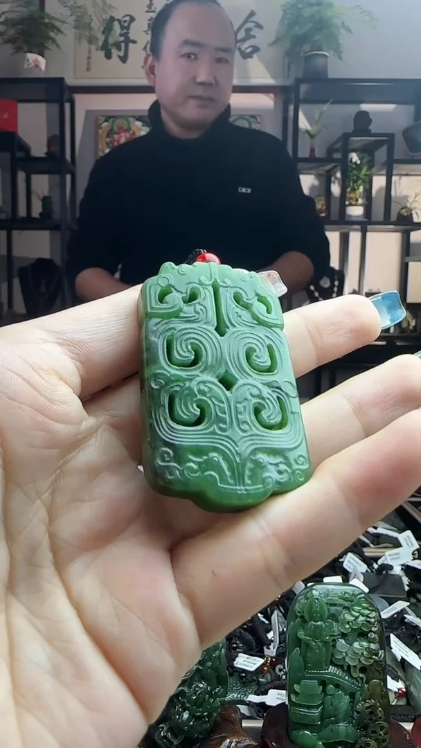 颈饰未镶嵌和田玉镂空多样性发货发其一