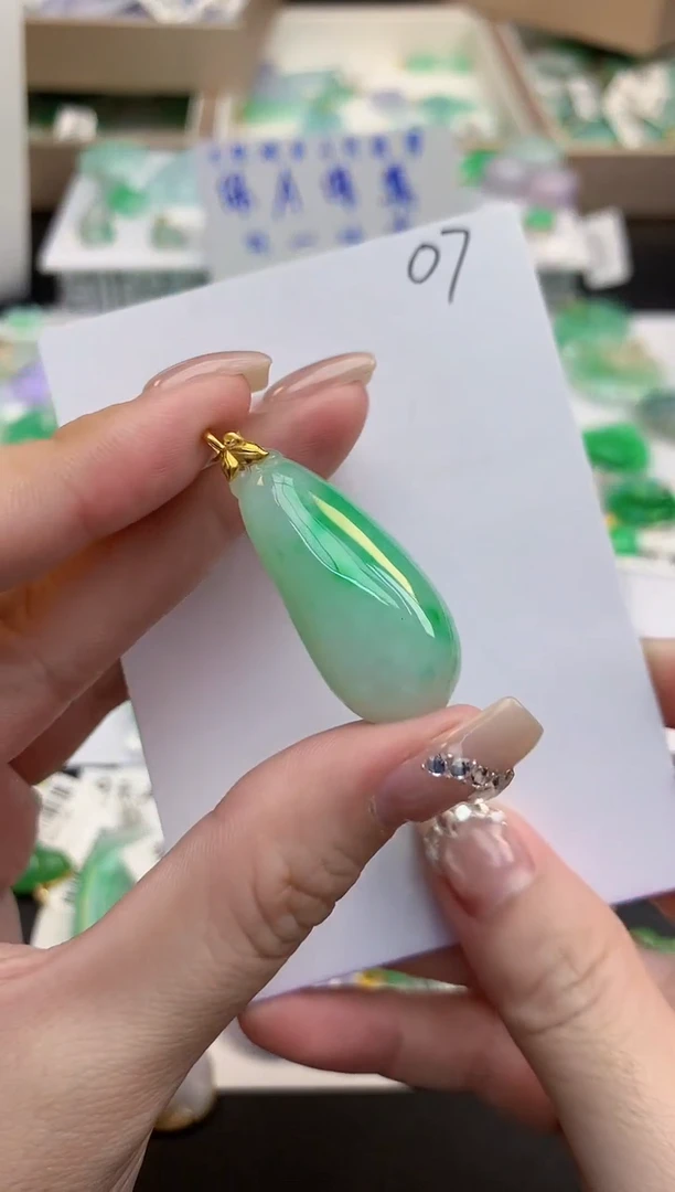 颈饰18K金镶嵌翡翠天然缅甸a货翡翠