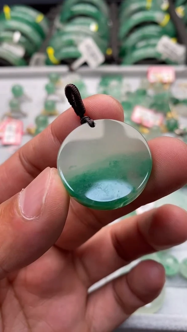 石英质玉挂件未镶嵌非洲翠无事牌圆牌