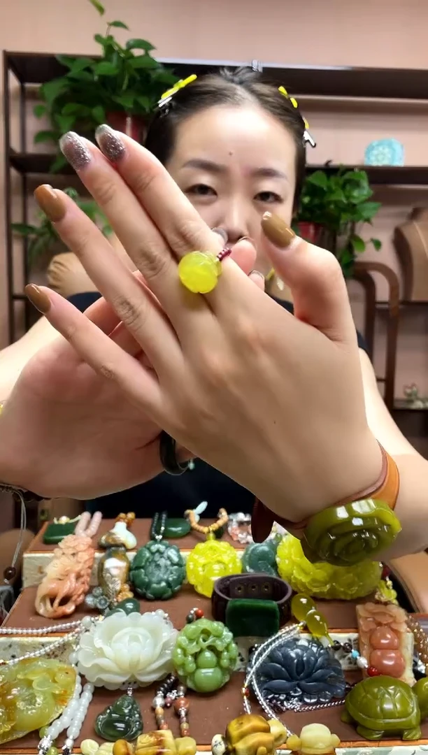 未镶嵌岫玉吊坠多样性发货发其中之一