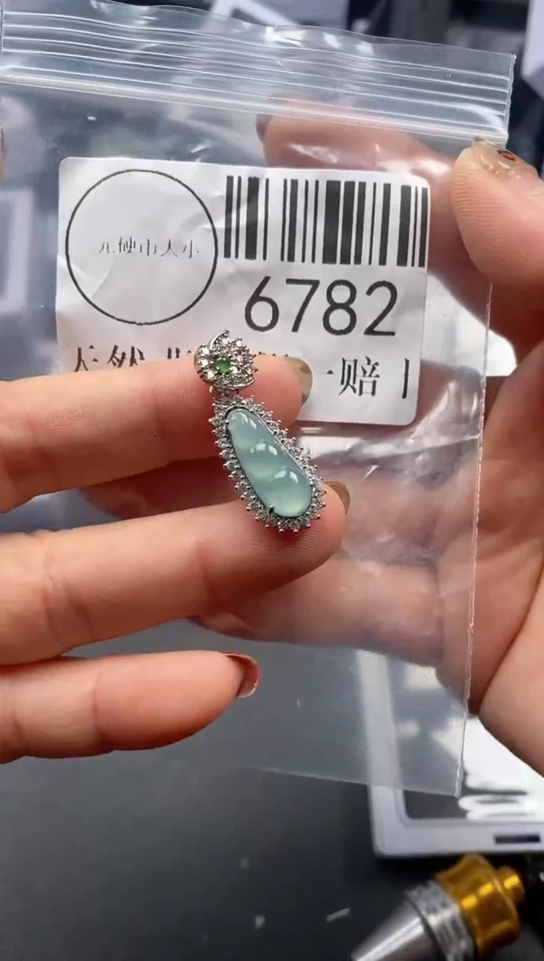 吊坠(不含链)未镶嵌翡翠6782