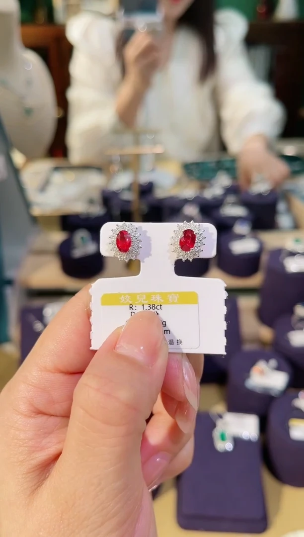 【闪购商品】红宝石耳饰18K金镶嵌72分无烧红宝石耳钉