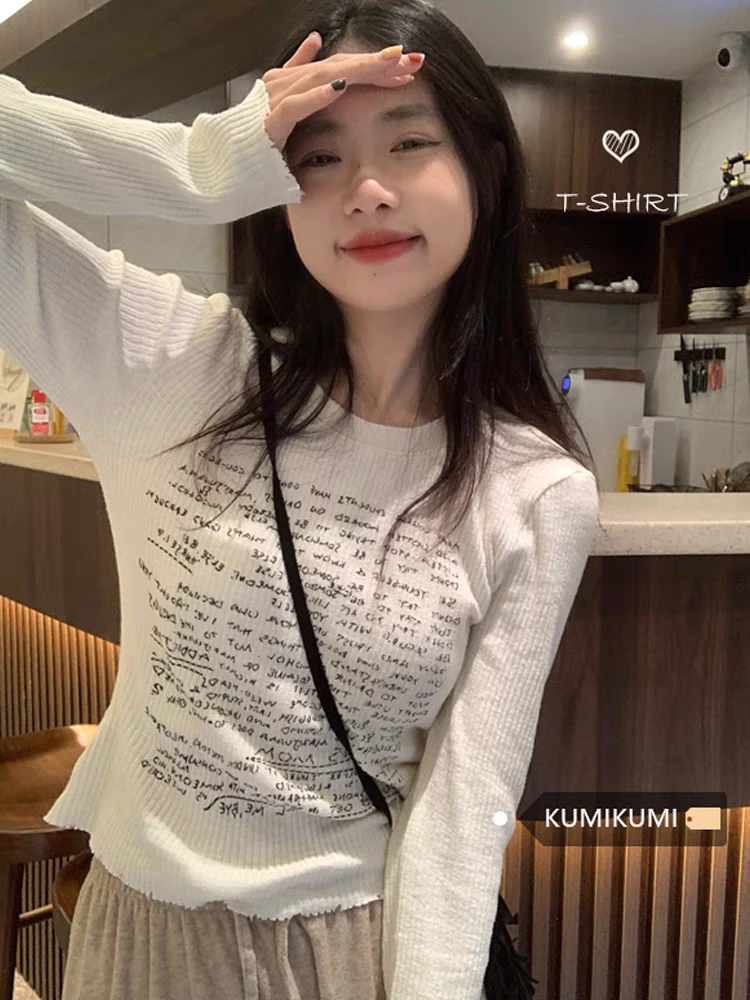 甜辣风正肩长袖字母印花T恤女春季小众修身显瘦短款白色打底上衣